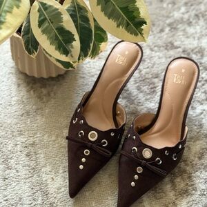 Elegant Brown Women's Kitten Heel with Bow Detail